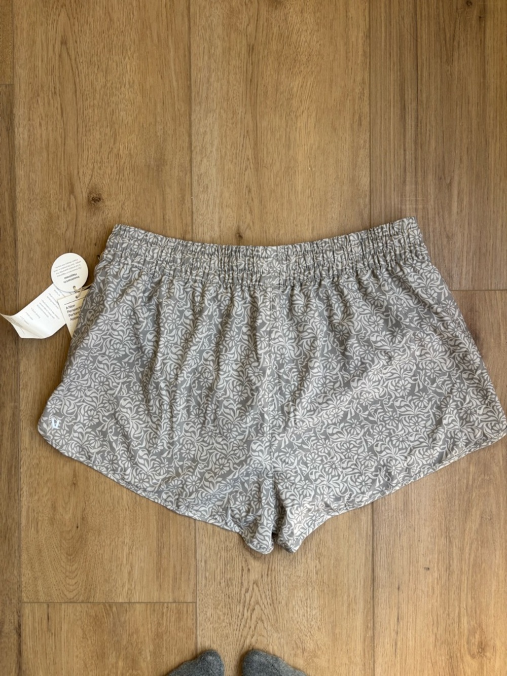 Vuori Clementine Pale Wheat Samba Shorts Size XL - Picture 6 of 7